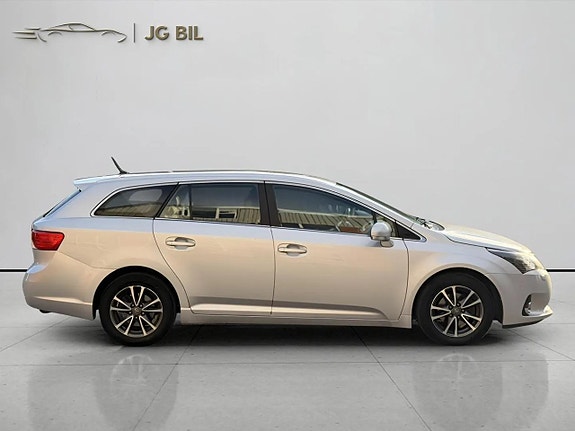 Toyota Avensis 9 of 17