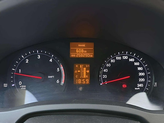 Toyota Avensis 14 of 17