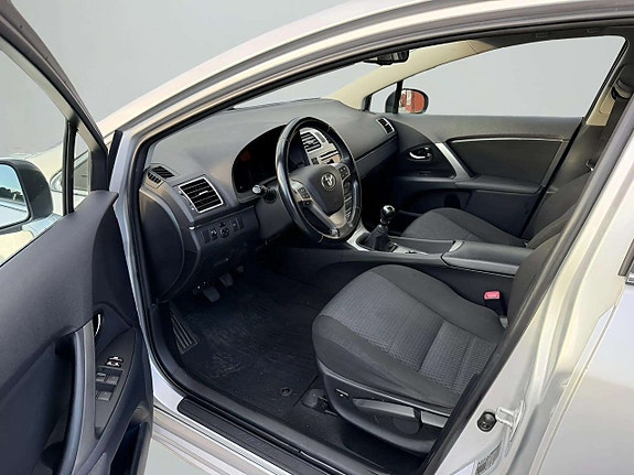 Toyota Avensis 12 of 17