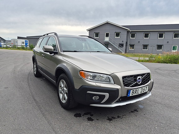Volvo XC70 2 of 4