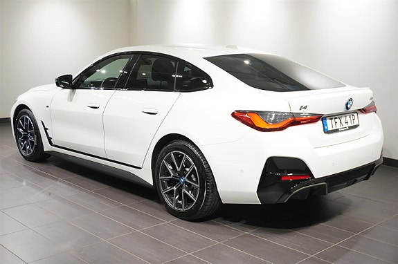 BMW i4 3 of 15