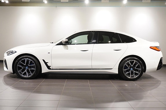 BMW i4 2 of 15