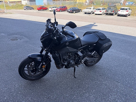 Yamaha MT-09 3 of 4