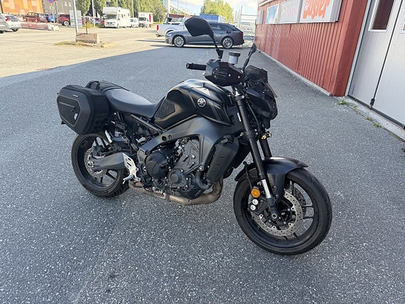 Yamaha MT-09 2 of 4