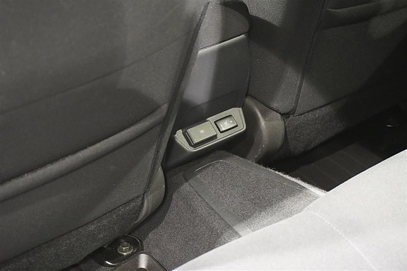 Nissan Leaf 12 of 12
