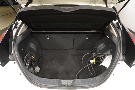 Nissan Leaf 6 of 12