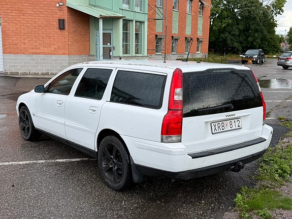 Volvo V70 4 of 5