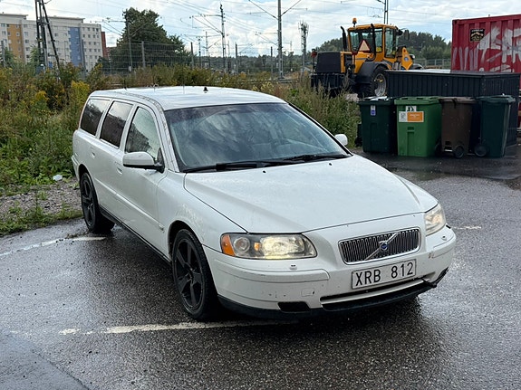 Volvo V70 2 of 5