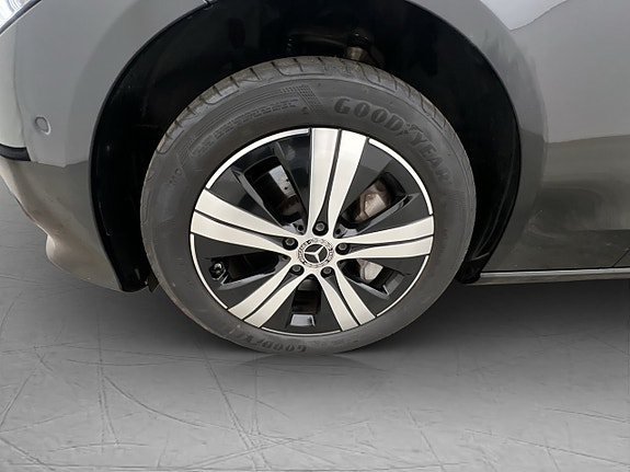 Mercedes-Benz C300 28 of 30