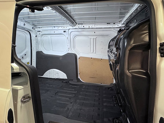 Ford Transit Connect 10 of 18