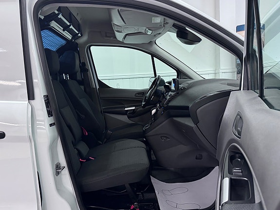 Ford Transit Connect 12 of 18