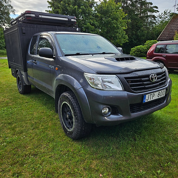 Toyota HiLux 2 of 7