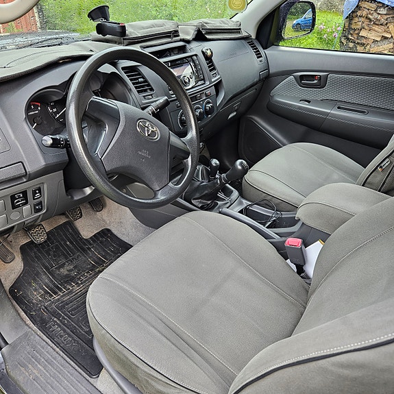Toyota HiLux 7 of 7