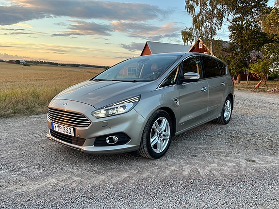 Ford S-MAX 2 of 16