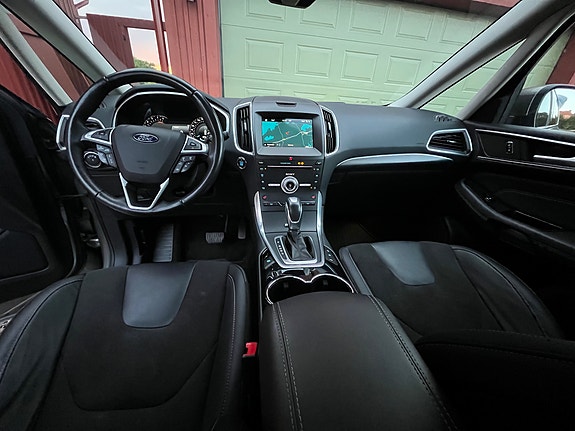 Ford S-MAX 8 of 16