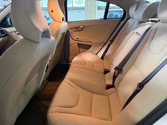 Volvo S60 11 of 18