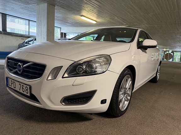 Volvo S60 2 of 18
