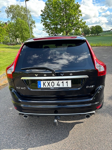 Volvo XC60 2 of 15