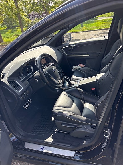 Volvo XC60 8 of 15