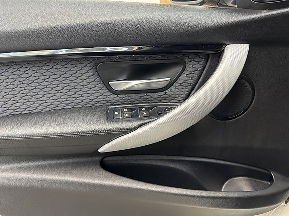 BMW 320 16 of 18