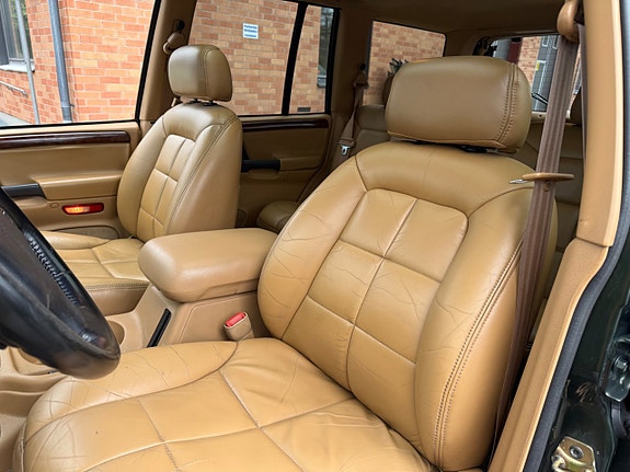 Jeep Grand Cherokee 12 of 27