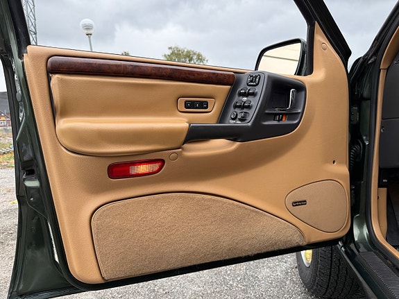 Jeep Grand Cherokee 14 of 27