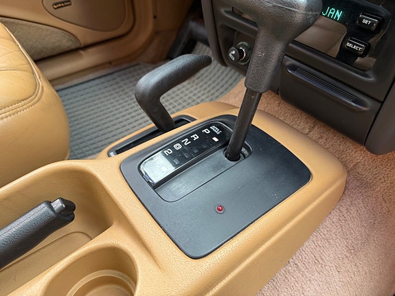 Jeep Grand Cherokee 21 of 27