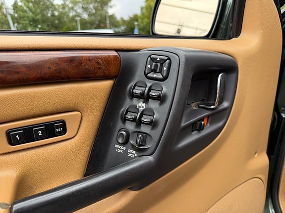 Jeep Grand Cherokee 15 of 27