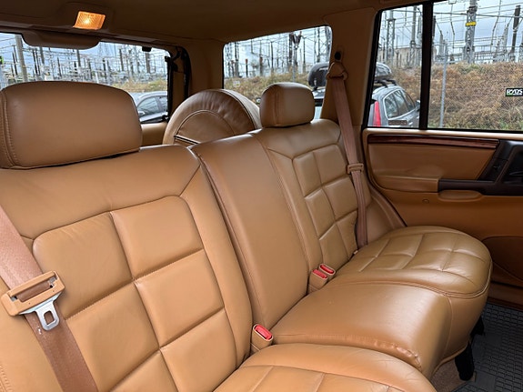 Jeep Grand Cherokee 23 of 27