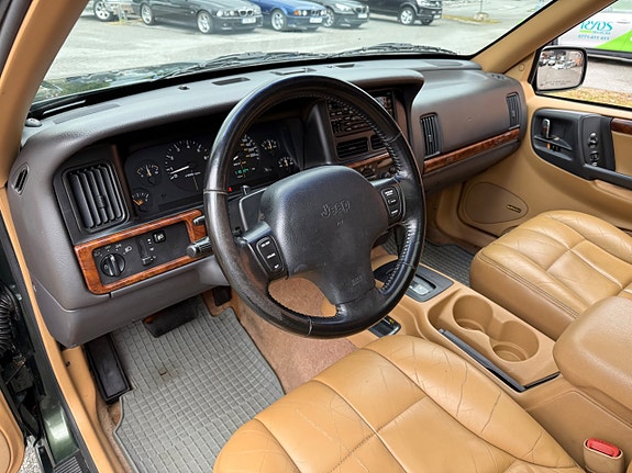 Jeep Grand Cherokee 10 of 27