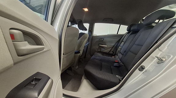 Honda Insight 12 of 22
