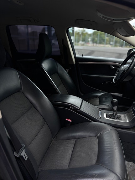 Volvo V70 9 of 14