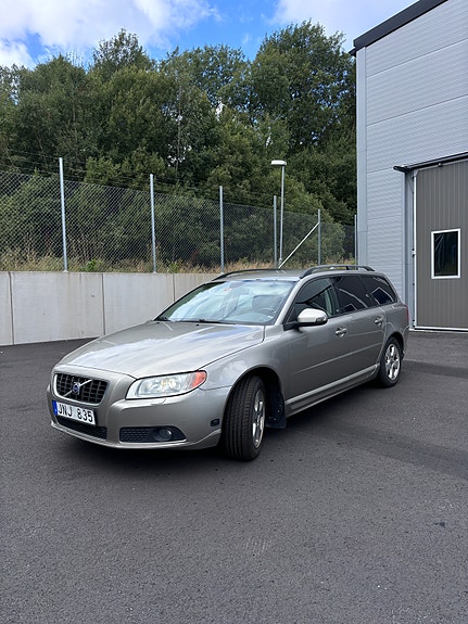 Volvo V70 2 of 14