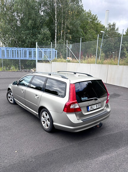 Volvo V70 3 of 14