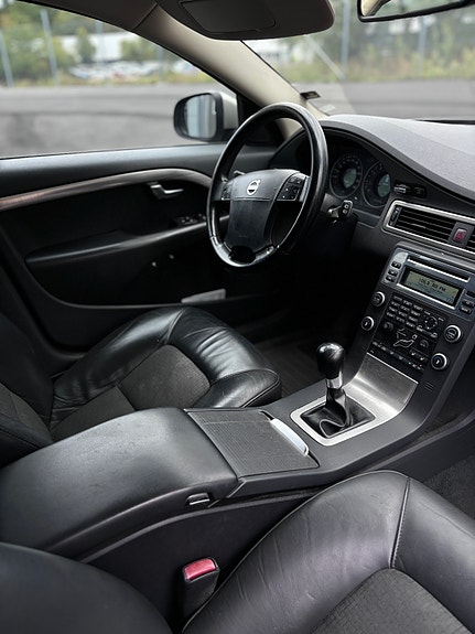 Volvo V70 7 of 14