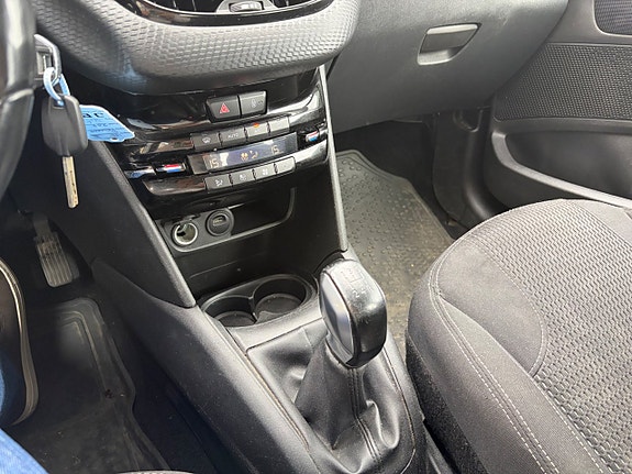 Peugeot 208 8 of 14