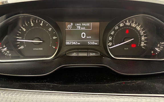 Peugeot 208 9 of 14