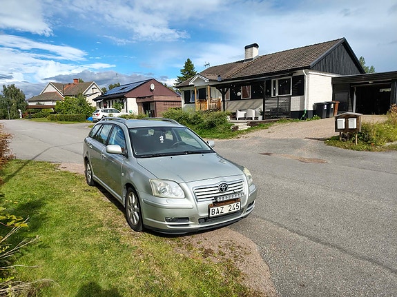 Toyota Avensis 6 of 8