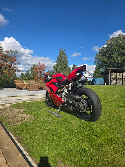 Ducati Panigale V2 3 of 6