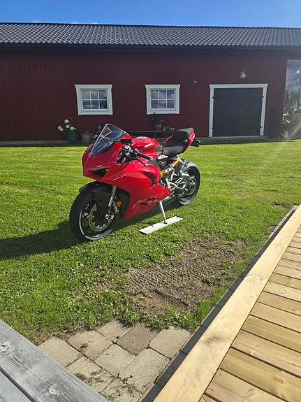 Ducati Panigale V2 4 of 6