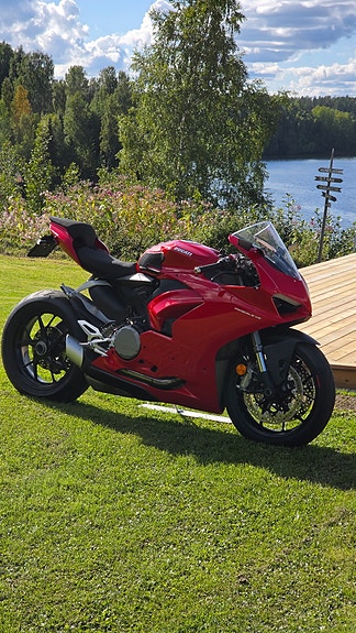Ducati Panigale V2 2 of 6