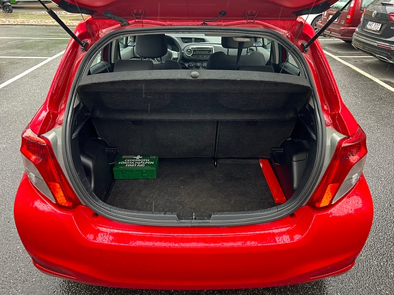 Toyota Yaris 6 of 8