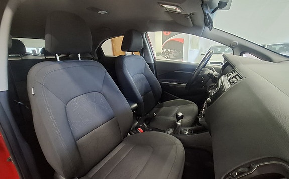 Kia Rio 12 of 23