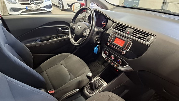 Kia Rio 10 of 23