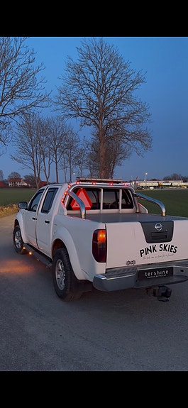Nissan Navara 2 of 9