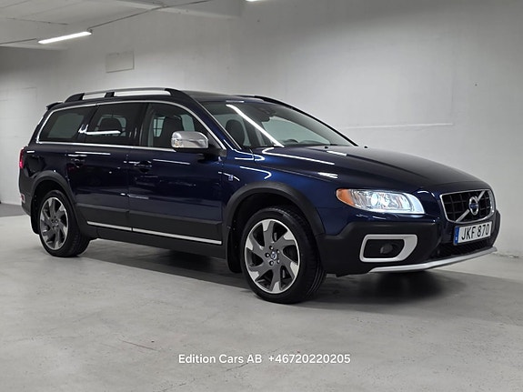 Volvo XC70 2 of 16