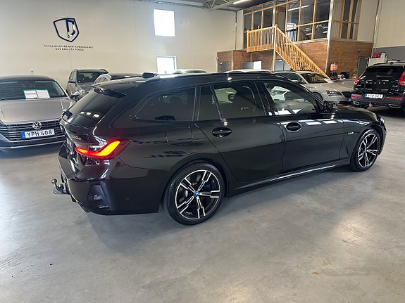BMW 330e 9 of 27