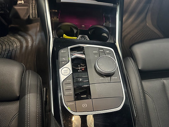 BMW 330e 20 of 27