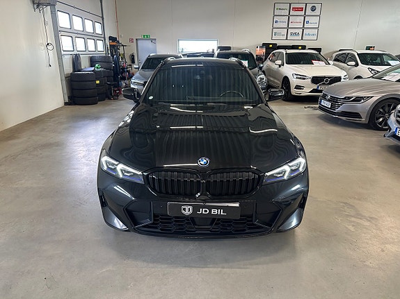 BMW 330e 13 of 27