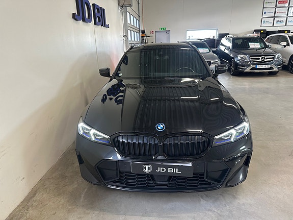 BMW 330e 2 of 27